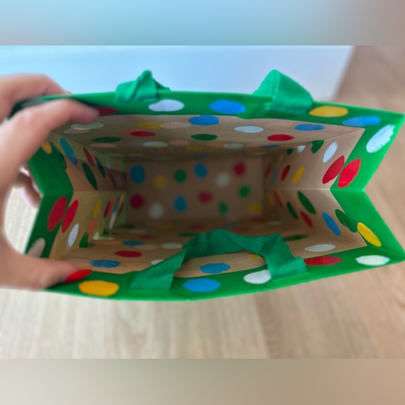 LOUIS VUITTON x Yayoi Kusama 2023 Dot Paper Shopping Bag Limited - Green - Picture 4 of 5